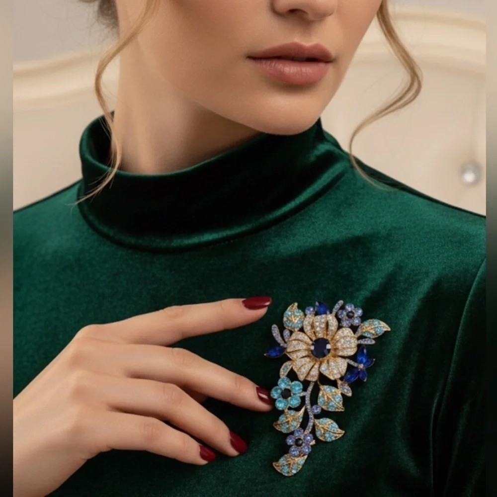 ✨NEW Elegant Gold and Blue Floral Statement Necklace